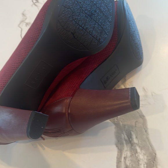 Bella Vita Burgundy Suede Peep toe,lace up,chunky heel,zipper closure,7 1/2, - Picture 11 of 16